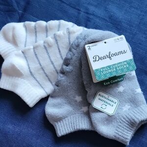 Dearfoams 2 Pairs Ladies Gray and White Full Cushion Lounge Socks W/Gripper